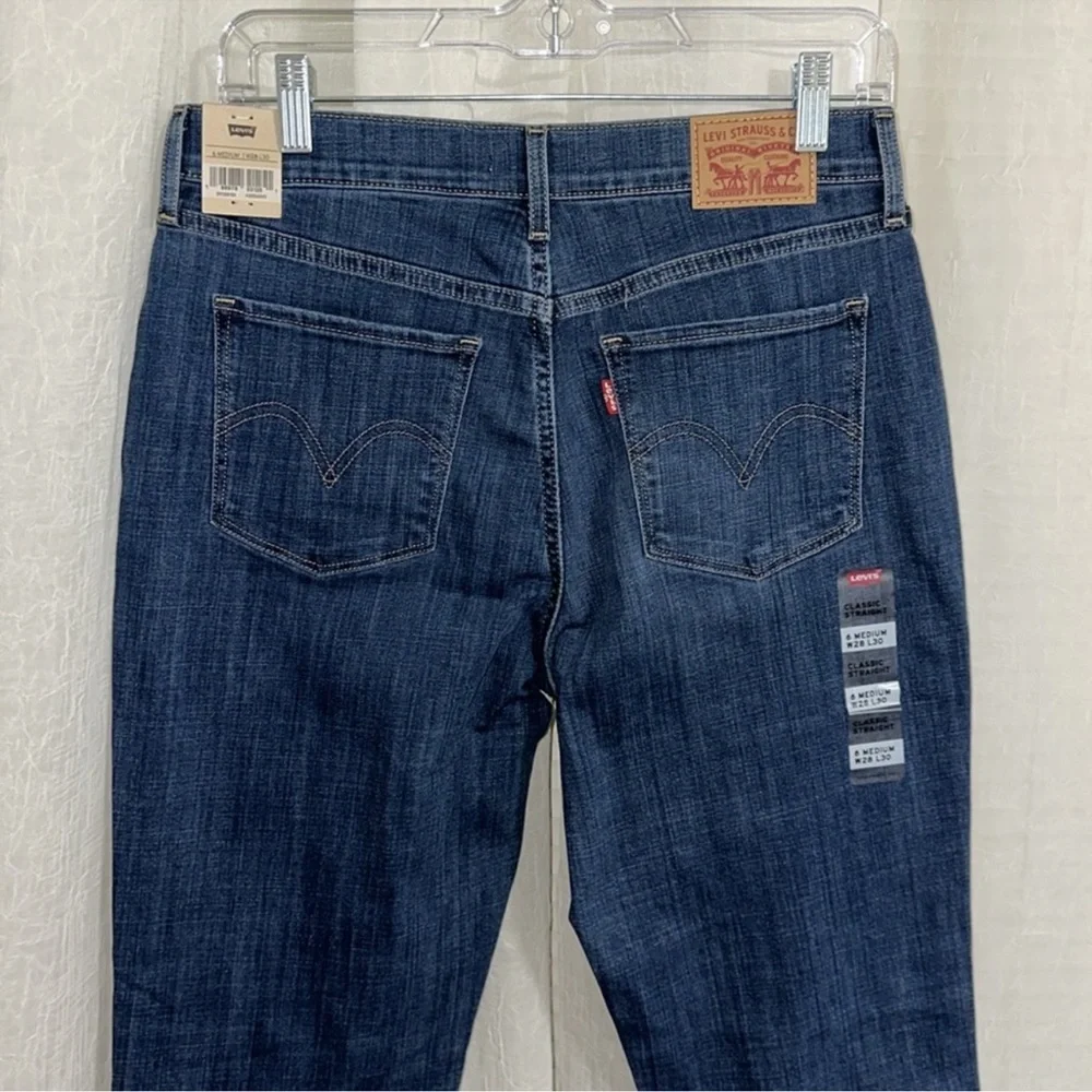 LEVI’S 6 Medium 28 x 30 Blue Wash Classic Straight Jeans